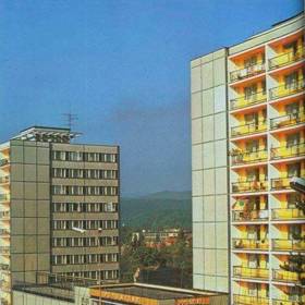 Panelové domy řešily bytový problém.