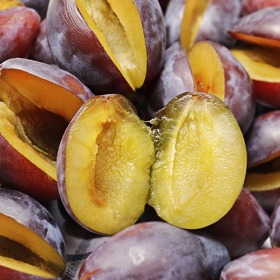 Švestky mohou být čerstvé i sušené.