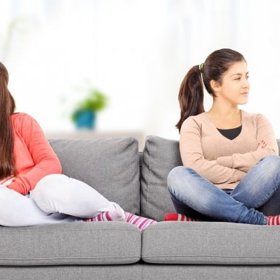 Společné bydlení už zničilo nejedno kamarádství.