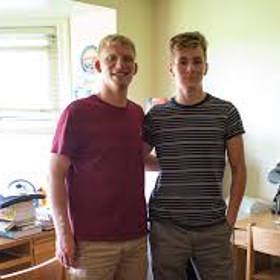 Spolubydlící si občas užijí spoustu zábavy.