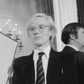 Popartovým kolegou Roye Lichtensteina byl i (známější) Andy Warhol.