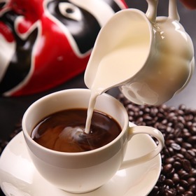 Kvalitní káva se pozná podle silné lahodné chuti, konzistence i barvy