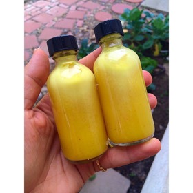 Pijte přírodní šťávu z rakytníku, obsahuje velké množství vitamínu C