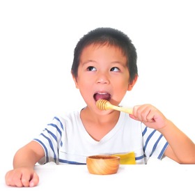 Pro děti je ke slazení vhodnější med