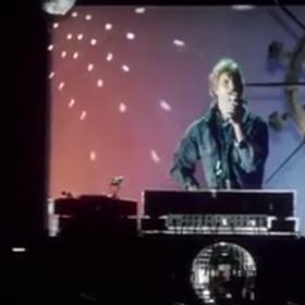 Jako každou středu a každý pátek je tu Arnošt se svou diskotékou