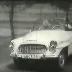 Autoškola v kabrioletu byla v 60. letech běžná.