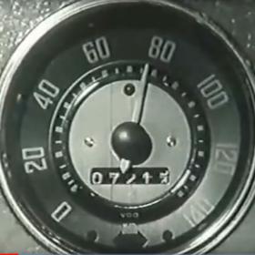 Tenkrát neexistovala žádná dálnice, tudíž maximální rychlost 80 km/hod. byla dostačující.