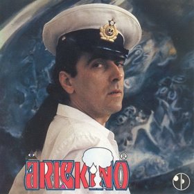 Tomuhle playboyovi jistě ležely ženy u nohou.