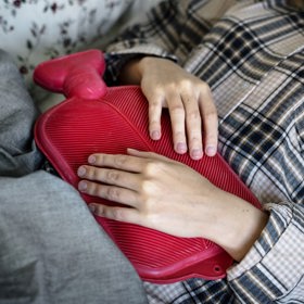 Vaše břicho se bude hodně často připomínat.