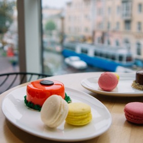 Do cukrárny byste se v těchto dnech nejraději nastěhovala.