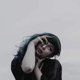 Hlavou budete kroutit už jen kvůli protažení. Létání je super!