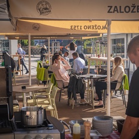 Příjemné prostředí a sklenka kvalitního prosecca je samozřejmostí