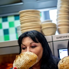 Dáda Patrasová si chřupavý chlebíček nemohla vynachválit