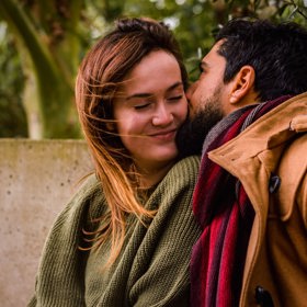 Připojení pusy na tvář dovolte jen lidem, které znáte dobře.