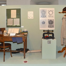 Padělat kolky bylo neuvěřitelně náročné a vy si to můžete vyzkoušet na vlastní kůži