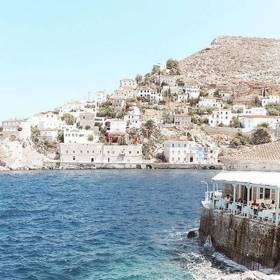 Řecko je oblíbenou dovolenkovou destinací a není se čemu divit.