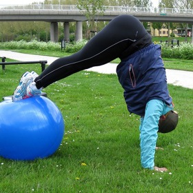 Cvičte třeba na míči, návodů je spousta.