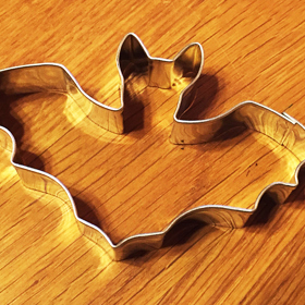 Použijte formičky ve tvaru netopýra či ducha.