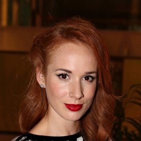 Táňa Pauhofová si Lídu Baarovou zahrála ve stejnojmenném filmu Filipa Renče.