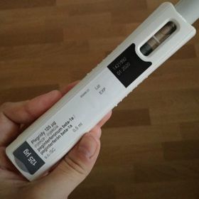 Injekce se píchají do rukou, stehen a břicha.