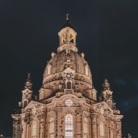 Frauenkirche, kostel, který byl zničený za války, protože si Drážďany spletli s Prahou.