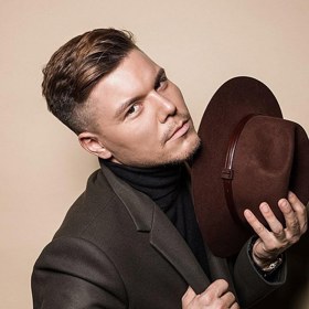 Vizážista Pavel Kortan si sám nechává na módě záležet. Stylovým kloboukem TONAK nepohrdne nikdy.