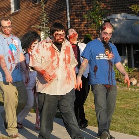 Pochod zombíků k tomuto strašidelnému dni prostě patří