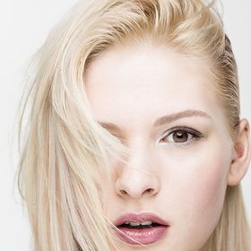 Blondýnky musí ladit obočí opatrně.