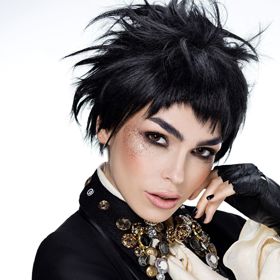 Sladěné vlasy a obočí jsou letos trendy.