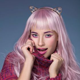 I k růžovým vlasům lze najít vhodný odstín obočí.