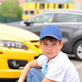 Pokud dítě v autě trpí, dělejte časté přestávky.