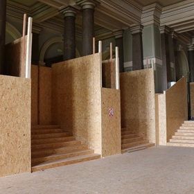 Bednění vstupní haly.