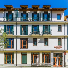 Žádný hotel, prostě moderní bytový dům.