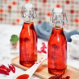 Vyzkoušejte chilli olej, je skvělý v kuchyni.