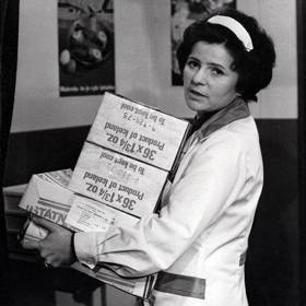 Jiřina Švorcová jako žena za pultem moc sexy nepůsobila.