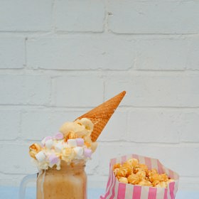 Popcorn se objevuje i ve sladké chuťové variantě (např. karamelový).