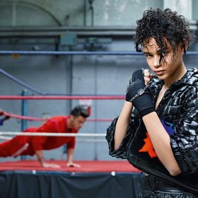 Metalické bundičky jsou zase v kurzu