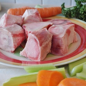 Kosti berte od řezníka, ať znáte původ dobytka