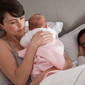 Dítě v posteli je začátkem konce intimních chvilek