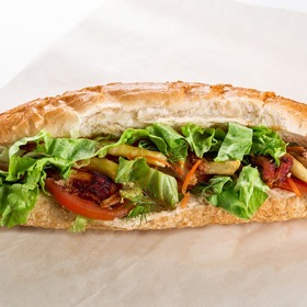 Když už bagetu, vždy raději celozrnnou.