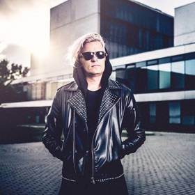 Záhorovský dospěl - v hudbě i vzhledově.