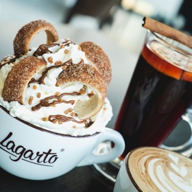 Netradiční dezert v hrnečku.