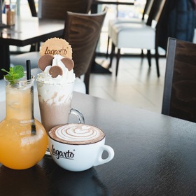 Káva, čokoláda a domácí limonáda stojí za zkoušku.