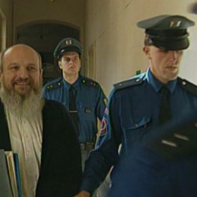 Sériový vrah neustále tvrdil, že je nevinný.