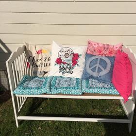 1. Zahradní lavice.