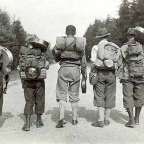 První chatové osady zakládali trampové. Samotná výstavba chat pak vypukla s rozvojem měst.