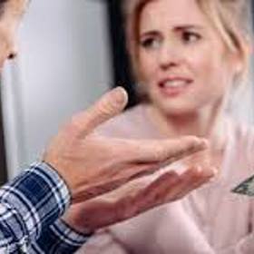 Většina hádek je o penězích. Proto o nich nic netajte.