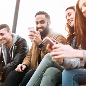 Generace Y žije v moderních technologiích a na sociálních sítích celé dny.