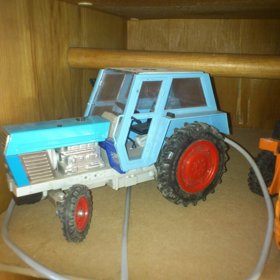 Kombajny, traktory a tatrovky patřily mezi povinnou výbavu každého kluka