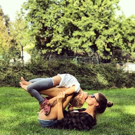 Šárka se začala zajímat o dětskou jógu díky své dcerce, která onemocněla svalovým onemocněním